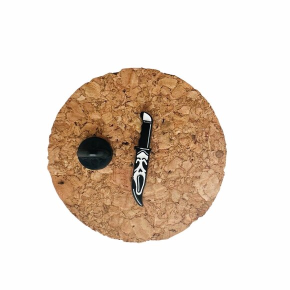 ☀️Punk Knife Design Brooch Pin Horror Halloween Style Comic PinS Black White NEW - Picture 5 of 6